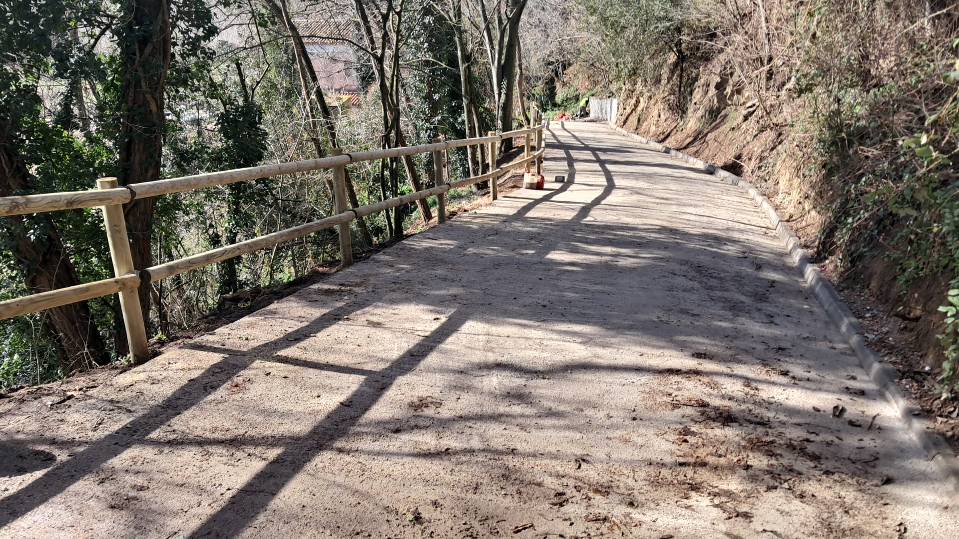 Foto: Consell Comarcal de la Selva. Millora del ferm i la seguretat al camí del Molí d'Hostalric.