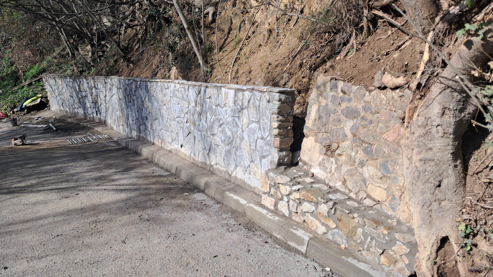 Foto: Consell Comarcal de la Selva. Millora del ferm i la seguretat al camí del Molí d'Hostalric.