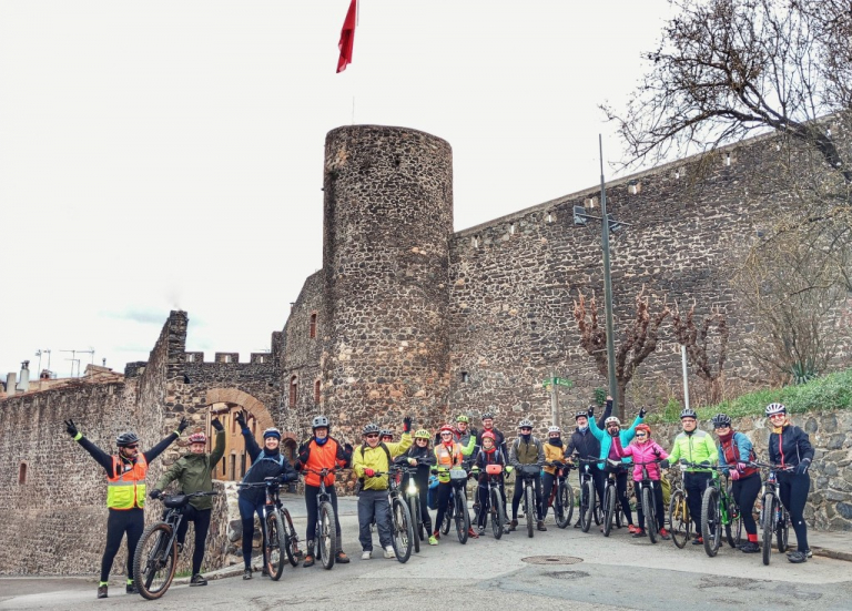 Foto: Va de Bici. Imatge del grup a Hostalric.