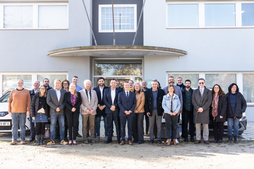 Foto: Tourdera. Foto de grup dels integrants del projecte Hydroscopia - REGEN