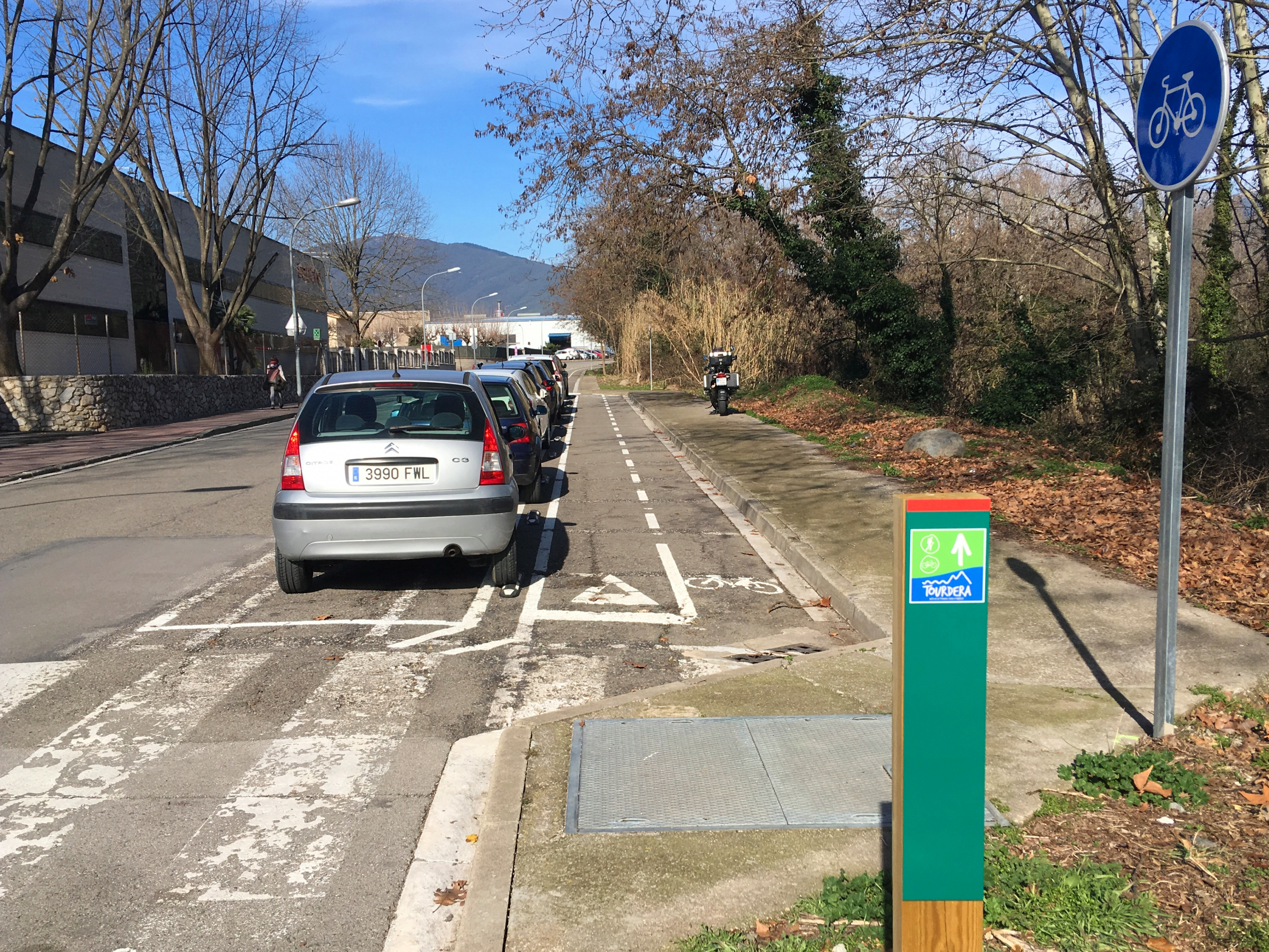 Foto: Tourdera. Carril bici a l'avinguda de la Serra de Santa Maria de Palautordera.