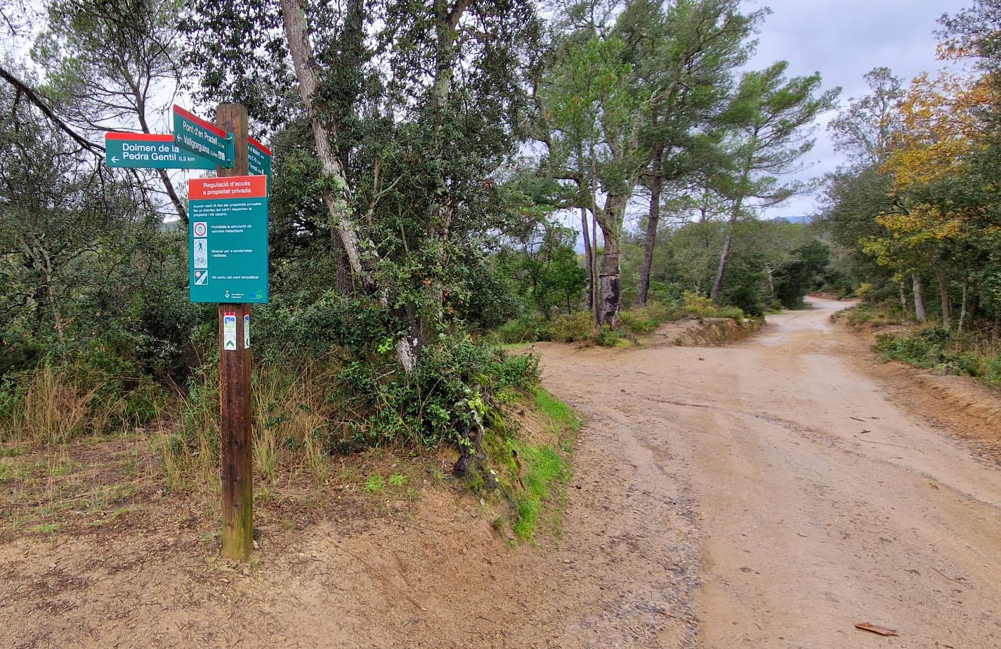 Foto: Tourdera. Actuacions de millora de la senyalització a Vallgorguina.